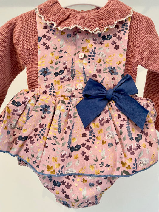 Conjunto peto faldita y jersey Flora